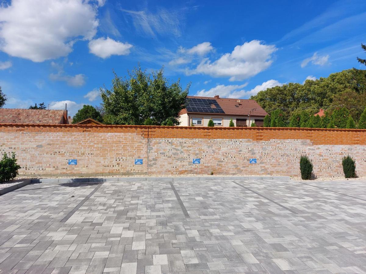 Linden Apartman 104 - Adults Only Mosonmagyaróvár Zewnętrze zdjęcie